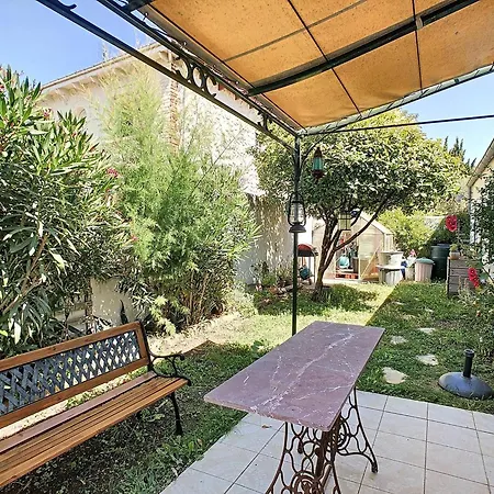Maison La Rochelle, 5 Pieces, 6 Personnes - Fr-1-710-2 Hotel